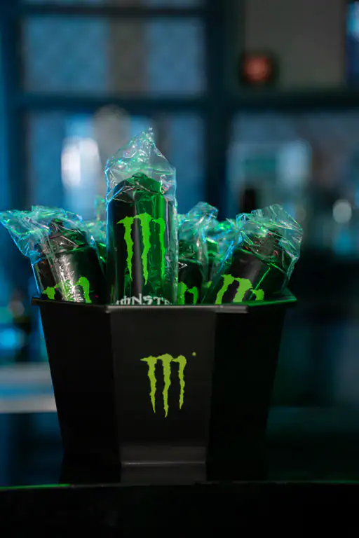 Watch Party UFC + Happy Hour Monster